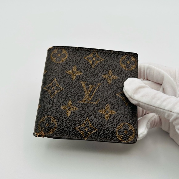 Louis Vuitton bi fold Wallet - Picture 1 of 9